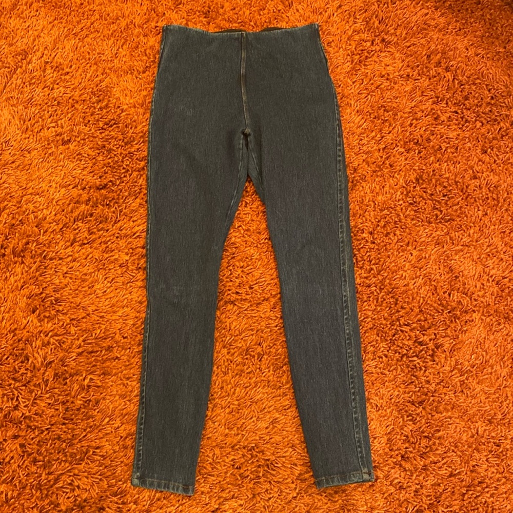 Like New Lysse dark blue denim leggings with pockets. M